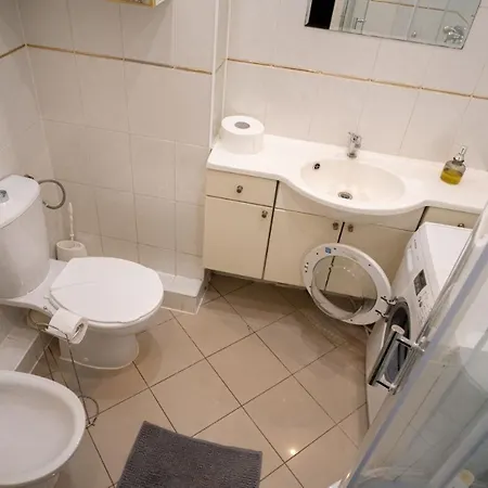 Homestay Na Na Ulicy Koszykowej 60-62 *